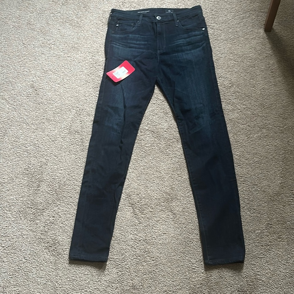 Selling brand new Farrah skinny dark wash jeans!